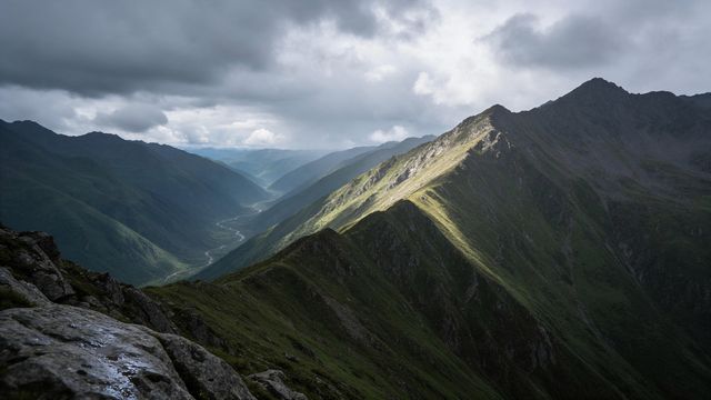 川西高山峡谷 雨歇云隙漏下天光 - 02